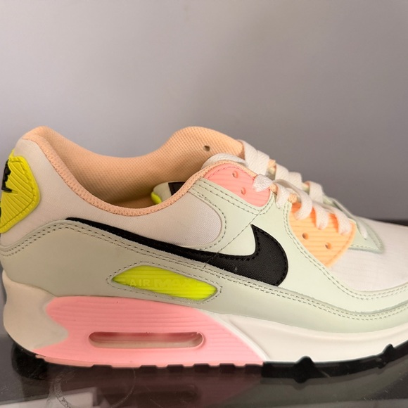 Women’s Nike Air Max 90 - Picture 2 of 6